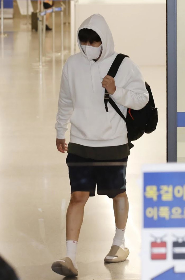 Tiba di Korea, Kim Seon Ho Langsung Diserbu Paparazzi