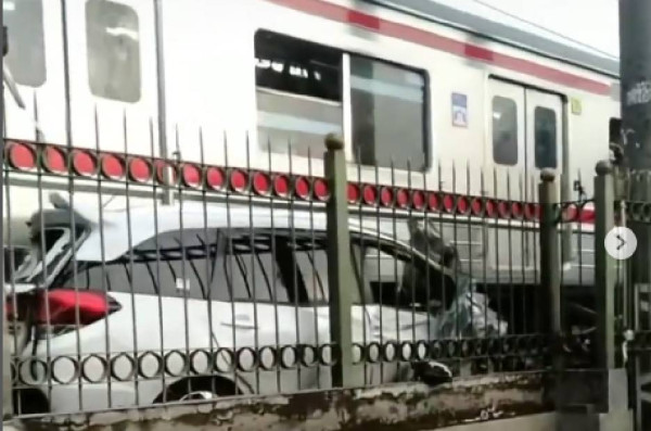 KRL Gangguan, Commuter Line Tabrak Mobil di Perlintasan Citayam-Depok
