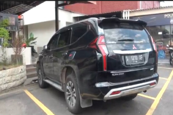 Penampakan Uang Tunai Rp5 Miliar yang Disita Polisi di Exit Tol Mojokerto