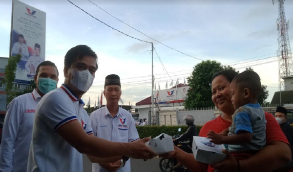 Dapat Takjil dari Perindo Kota Jambi, Warga: Partai yang Peduli Masyarakat