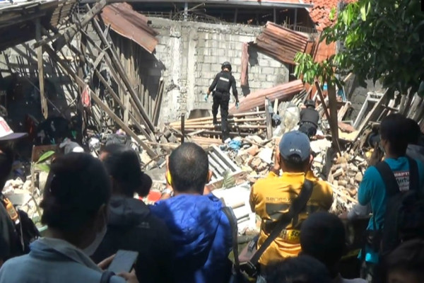 Petasan Meledak Hancurkan 1 Rumah di Jogjakarta, Begini Penampakan Tim Jibom Menyisir TKP