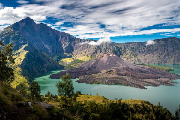 5 Gunung Terindah di Indonesia, Surga Bagi Para Pendaki