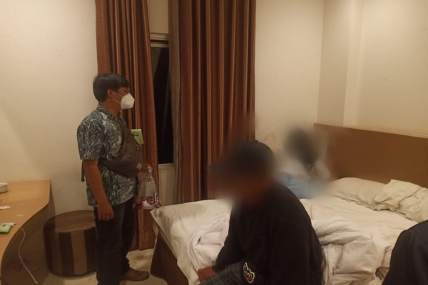 3 Gadis Berambut Pirang Dijual untuk Layanan Ranjang, Polisi Buru Otak Prostitusi Online