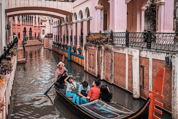 5 Tempat Wisata yang Mirip Eropa di Indonesia, Instagramable dan Kece