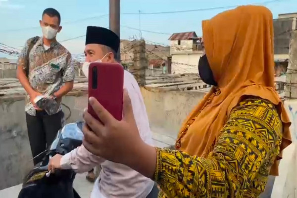 Ada-ada Saja, Ibu Hamil Ini Minta Dibonceng Bupati Batu Bara Naik Sepeda Motor