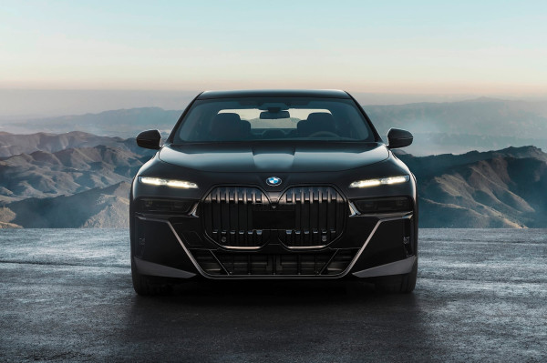 7 Hal Istimewa BMW Seri 7 Baru yang Bikin Mobil Presiden Jokowi Ketinggalan Zaman
