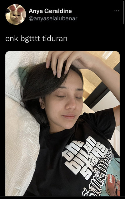 Anya Geraldine Pamer Pose Tiduran, Wajah Polosnya Jadi Sorotan