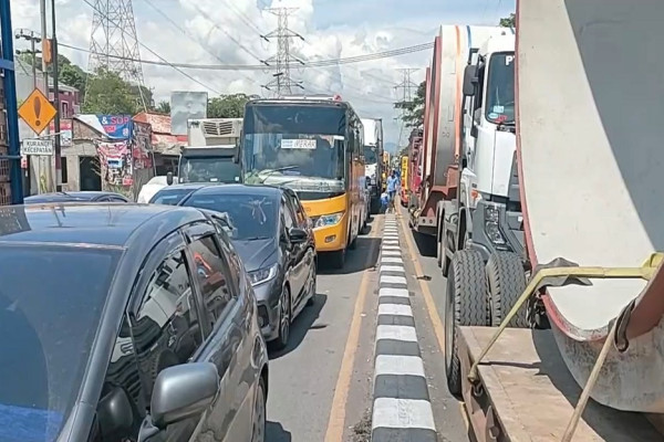 Ribuan Kendaraan Padati Pintu Tol Merak, Kemacetan Capai 3 Km