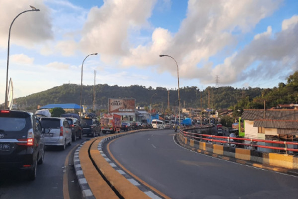 Macet Parah Jalan ke Pelabuhan Merak, 2 Jam Kendaraan Pemudik hanya Bergerak 4 Km