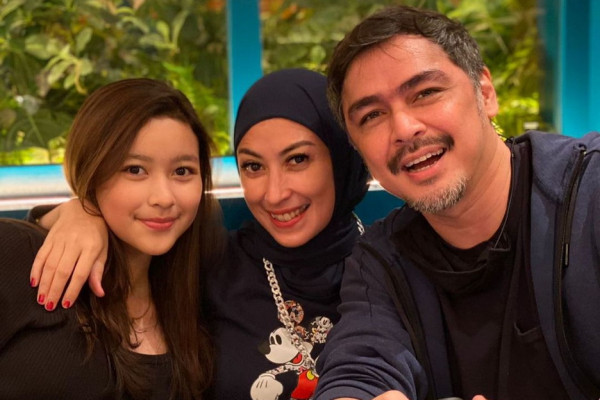 4 Artis yang Dikira Islam padahal Nonislam, Nomor 2 Saudara Kandungnya Seorang Muslim