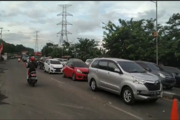 Penampakan Antrean Ribuan Kendaraan Pemudik Mengular di Pelabuhan Merak