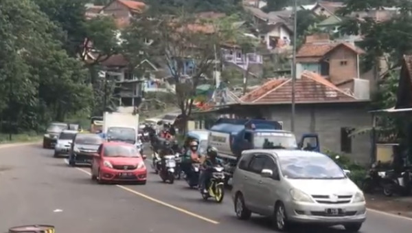 Jalur Selatan Jabar Mulai Padat, Polisi Buka Tutup di Kawasan Nagreg