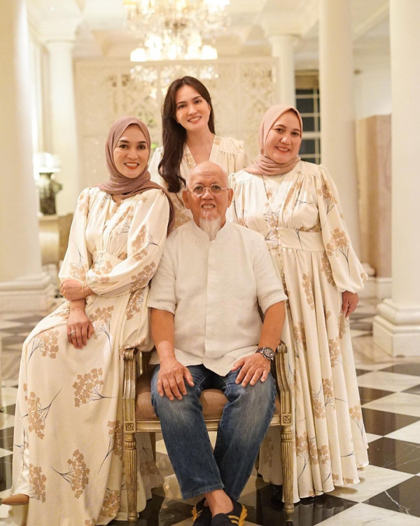 Beda Agama, Shandy Aulia Pamer Potret Kebersamaan dengan Ayah yang Bikin Adem