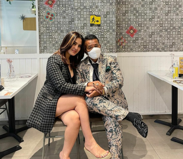 5 Potret Seksi Iqlima Kim yang Ngaku Dilecehkan Hotman Paris