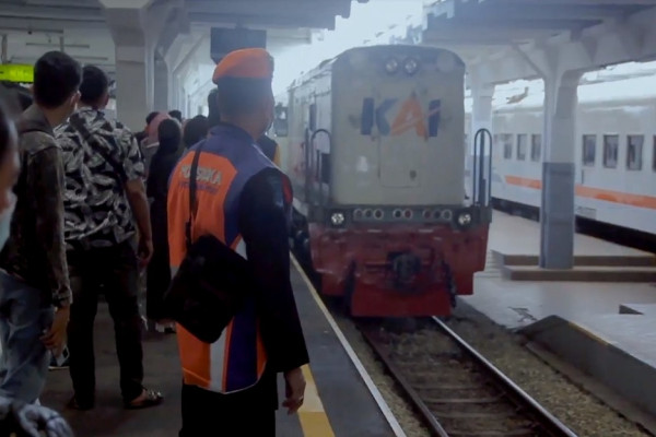 Penampakan Puncak Arus Mudik dari Stasiun KA di Bandung, Ada 48 Ribu Penumpang yang Berangkat