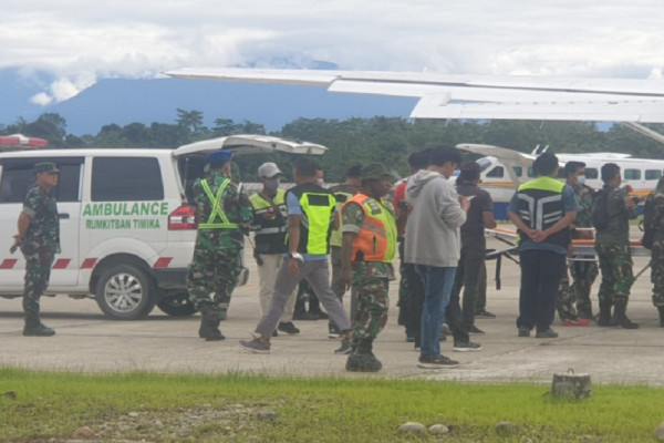 Penampakan Evakuasi 2 Prajurit TNI yang Ditembak KKB di Ilaga Papua