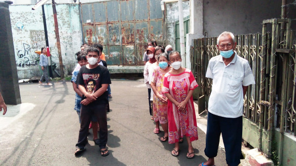 Terima Bantuan Gerkindo, Warga Jatinegara: Semoga Tambah Rejeki