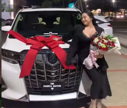 Pedangdut Pamela Safitri Dapat THR Mobil Mewah dari Pacar