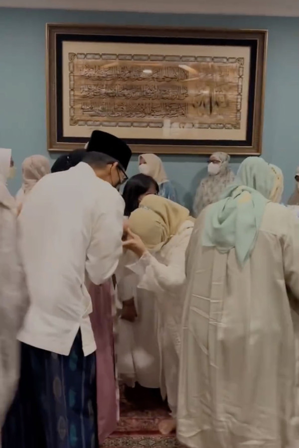 Salat Id Tanpa Pembatasan, Ini Potret Sandiaga Merayakan Hari Lebaran