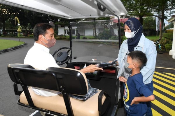 Berkeliling dengan Delman di Istana, Jokowi dan Cucunya Sapa Masyarakat Yogyakarta