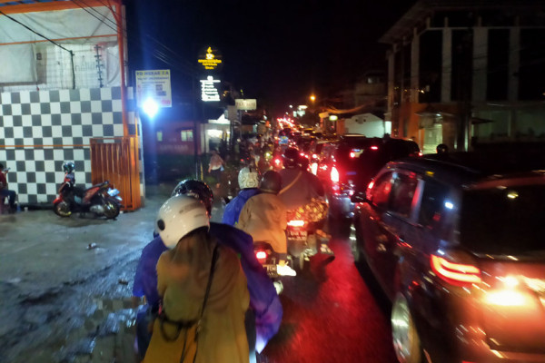 Jalur Puncak Masih One Way Arah Jakarta, Begini Kondisinya