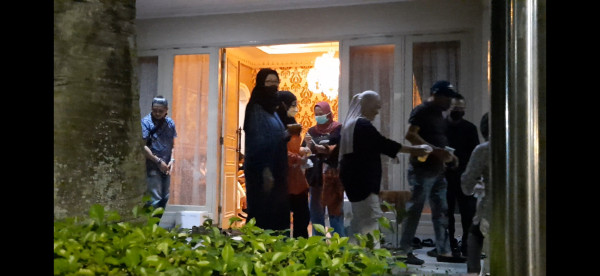 Jenazah Mieke Wijaya Disemayamkan di Rumah Duka, Keluarga dan Kerabat Mulai Berdatangan