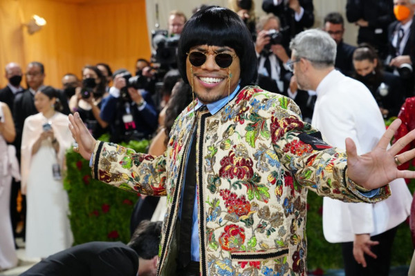 Tampil di Met Gala 2022, Anderson Paak Disebut Mirip Pak Tarno