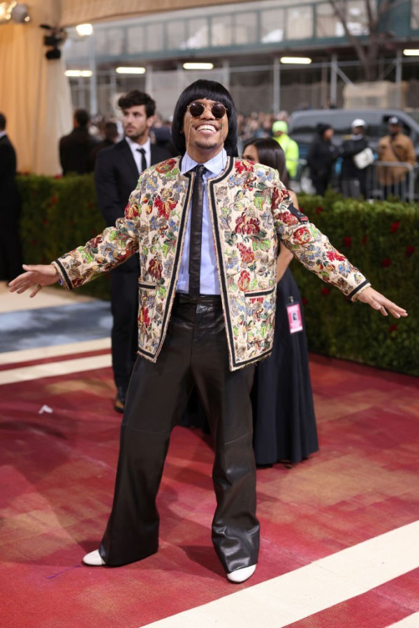 Tampil di Met Gala 2022, Anderson Paak Disebut Mirip Pak Tarno