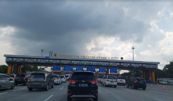 Arus Balik Pemudik di Gerbang Tol Cikampek Ramai Lancar, Begini Penampakannya