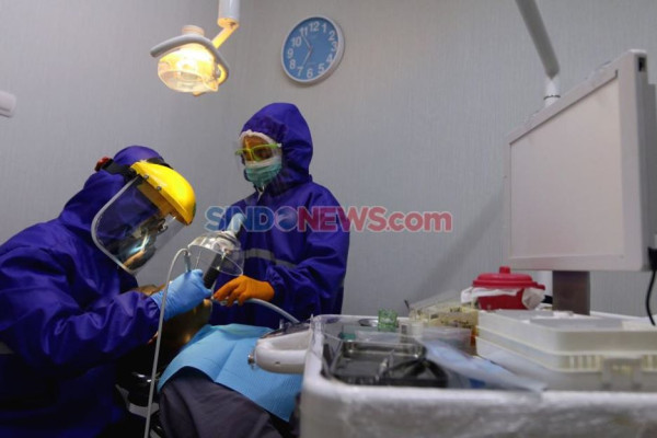 8 Pekerjaan yang Tidak Bisa Libur Saat Lebaran, dari Polisi hingga Penjaga Palang Pintu Kereta