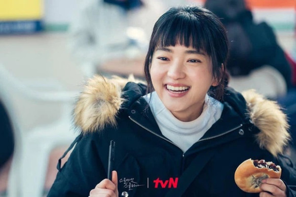 Kim Tae Ri Sabet Aktris Terbaik di Baeksang Arts Awards 2022