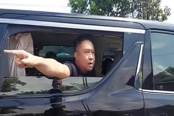 Terungkap! Identitas Penumpang Alphard yang Memaki-maki Polisi, Begini Reaksi Polda Jabar