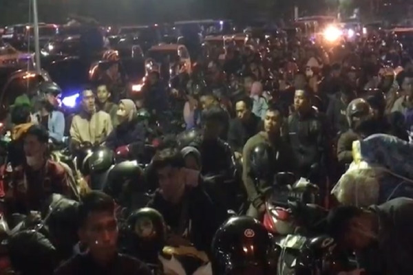 Kesal Tertahan Berjam-jam Sejumlah Sopir Truk Sembako Ngamuk di Pelabuhan Bakauheni