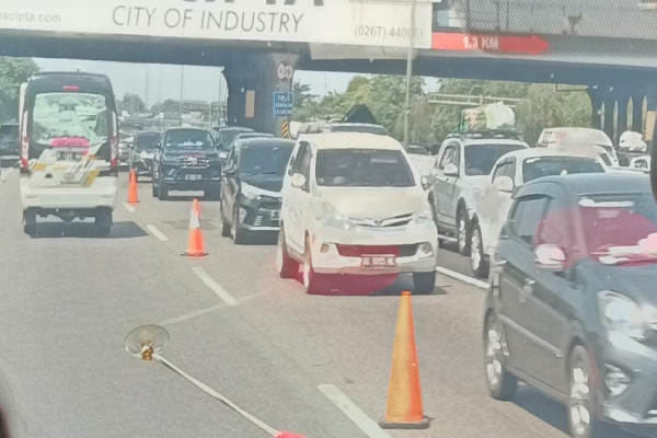 Update: Tol Jakarta-Cikampek Arah Jakarta Macet 8 Km, Contaflow Masih Lancar