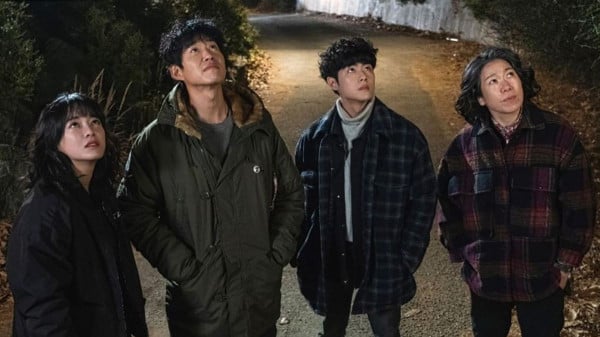 10 Serial dan Film Netflix Favorit Jungkook BTS
