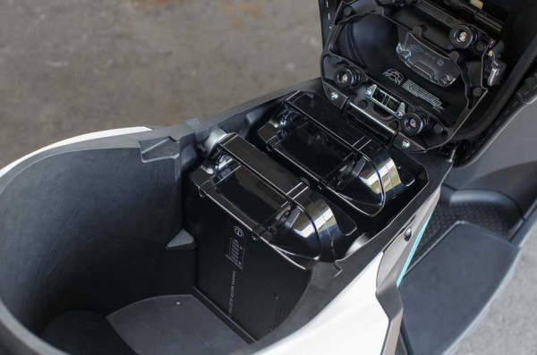 Menguji Skuter Listrik Yamaha NEO di Amsterdam