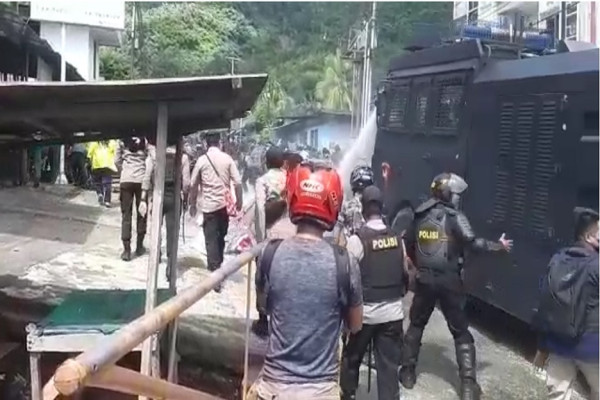BREAKING NEWS! Tolak DOB Papua, Kerusuhan Pecah di Jayapura