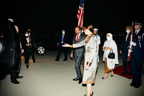 Tiba di Washington DC, Jokowi dan Iriana Disambut Dubes Rosan Roeslani