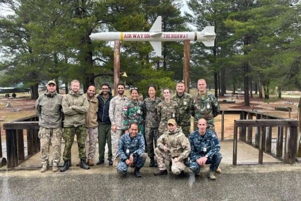 Hebat! Perwira Cantik TNI AU Ini Jadi Wanita Pertama Lulus NAVSCOLEOD Amerika Serikat