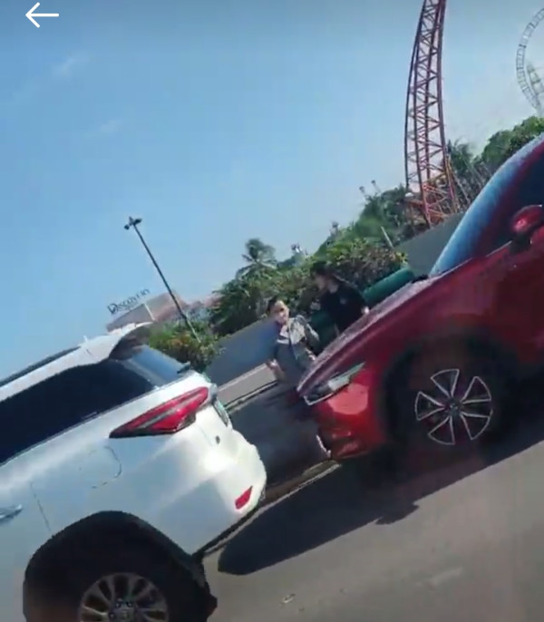 9 Mobil Tabrakan Beruntun di Tol Wiyoto Wiyono, Fortuner Bikin Salfok