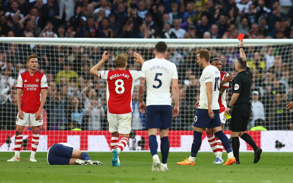 Hasil Tottenham vs Arsenal: Kartu Merah Rob Holding Warnai Kekalahan Meriam London