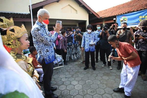 Ganjar Resmikan SLB Negeri di Demak, Wali Murid: Impian Kami Terwujud