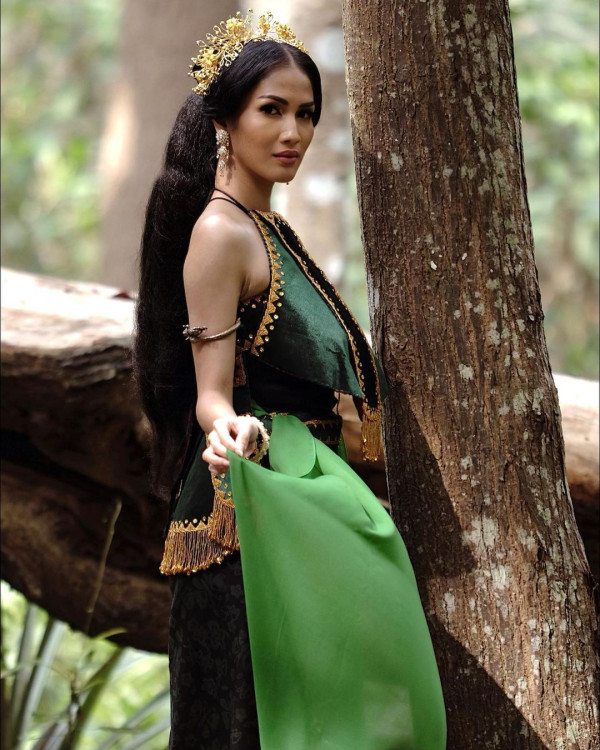 Biodata dan Agama Aulia Sarah, Pemeran Badarawuhi di Film KKN di Desa Penari