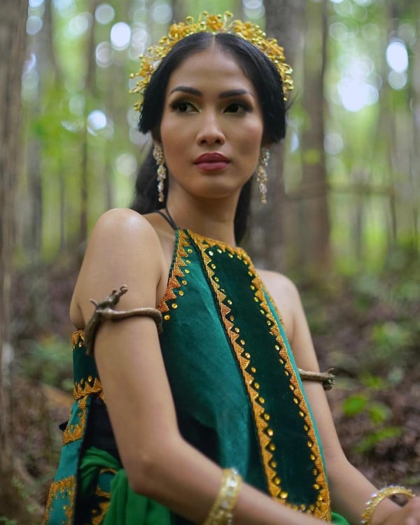 Biodata dan Agama Aulia Sarah, Pemeran Badarawuhi di Film KKN di Desa Penari