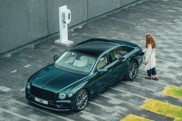 Makin Berat, Bawa Mobil Bentley Kini Harus Gunakan SIM Sopir Truk