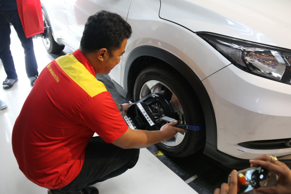 Cara Spooring Mobil Mandiri dan Bantuan Bengkel, Yuk Pelajari