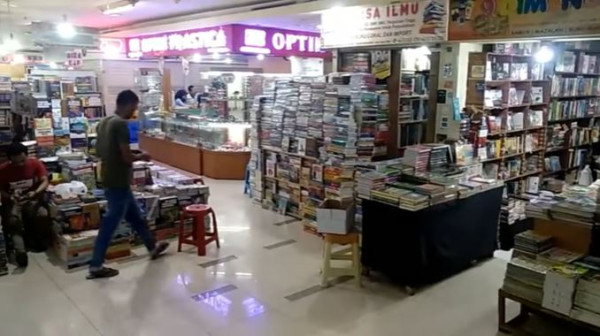 5 Tempat Jual-Beli Barang Antik, dari Majalah hingga Mebel