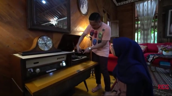 5 Seleb Indonesia yang Hobi Koleksi Barang Antik