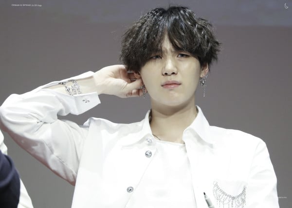10 Gaya dan Warna Rambut BTS Paling Ikonis selain Mullet Jungkook