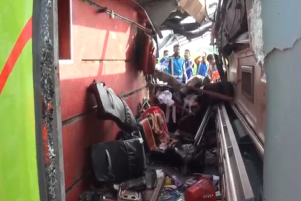 Horor! Begini Penampakan Kecelakaan Maut di Tol Sumo yang Tewaskan 7 Orang